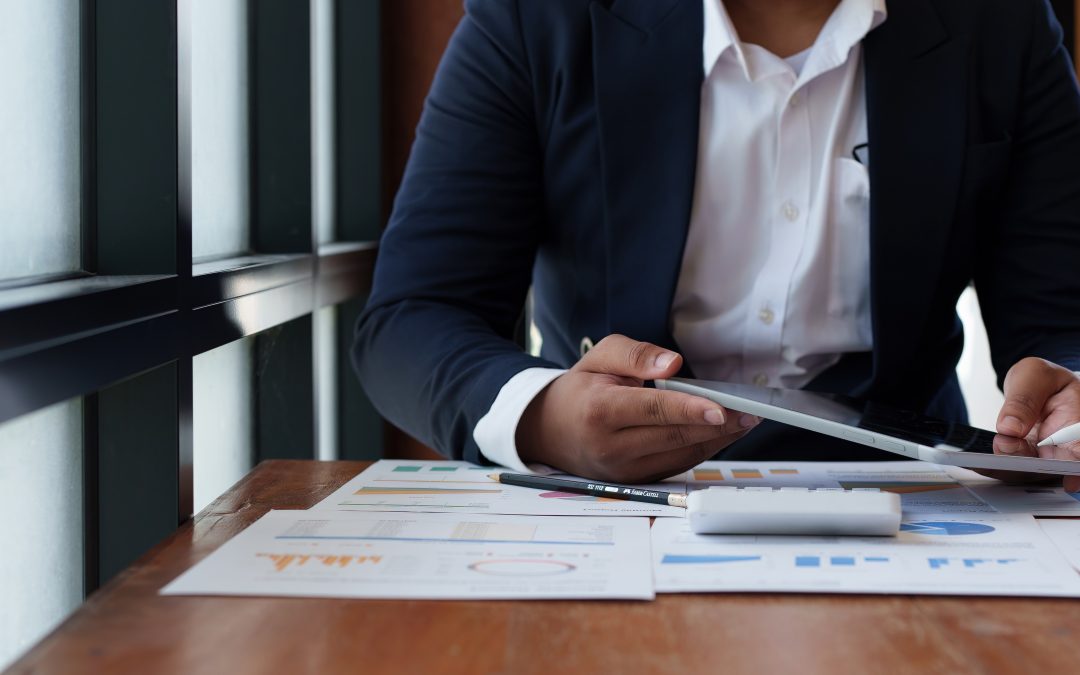 consultation financière entre professionnels en réunion